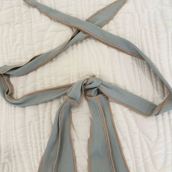 Seam Detail Crop Top Size XS New - Picture 7 of 7